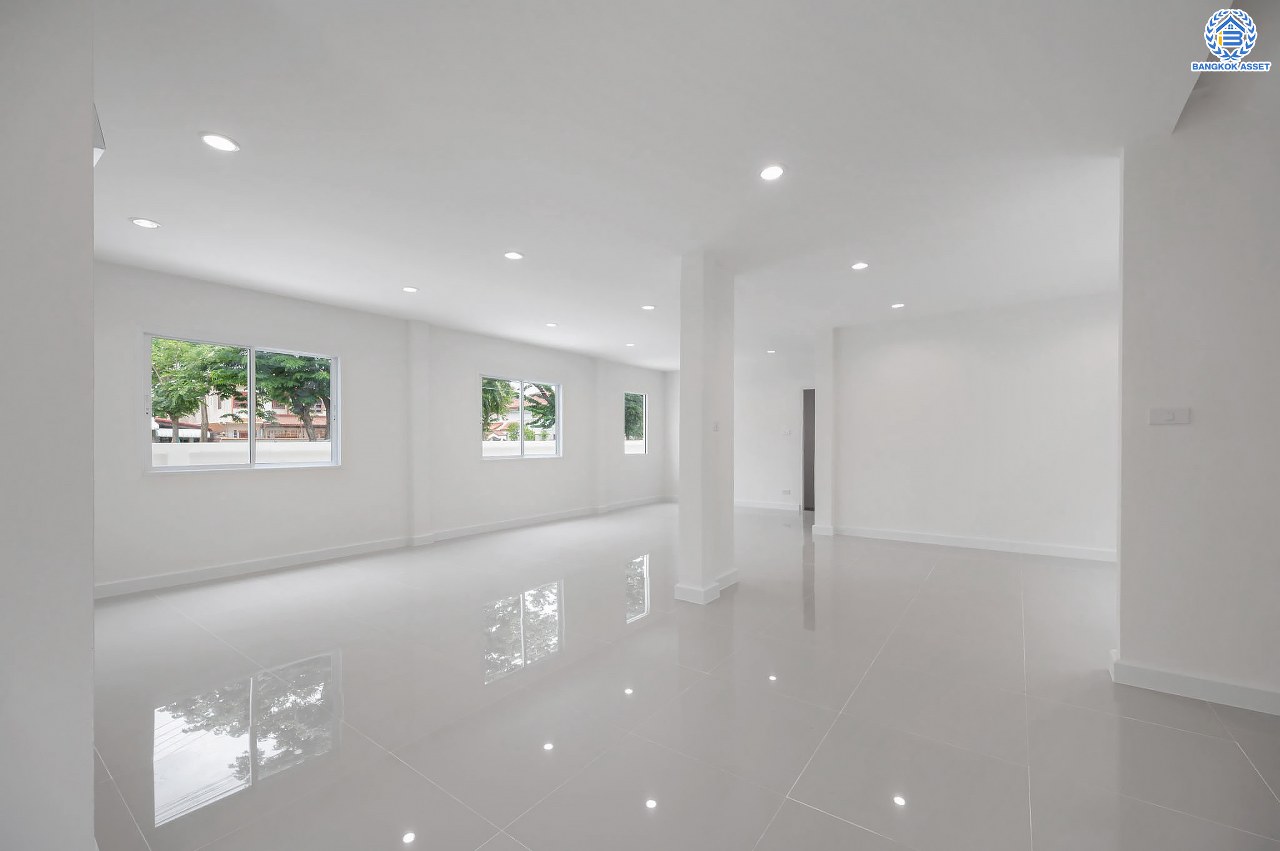 บ้านมือสองตกแต่งใหม่ โครงการ บ้านณัฐนันท์2 ดอนเมือง บ้านเดี่ยว หลังมุม  เนื้อที่ 56.9 ตร.ว. ฟังก์ชัน 3 ห้องนอน 3 ห้องน้ำ จอดรถได้ 1 คัน บนทำเลดีที่สุด ใกล้สนามบินดอนเมือง ทางด่วน "ศรีสมาน" และรถไฟฟ้าสายสีแดง "สถานีดอนเมือง"